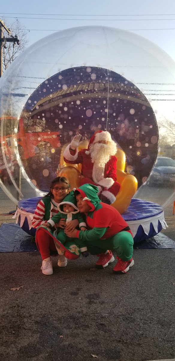 #SantasLittleHelpers showed up! @BoostAJP <a href="/HMDISHingBoost/">Henry M</a> @Kedez_BM @AdolfoBoostAE <a href="/Naugie5/">Naugie</a> @Mitchell_Boost