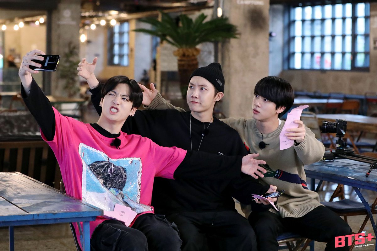 cheeriegigi's tweet photo. •✨ Fotos detrás de escenas RUN BTS ✨
 [capitulo detrás de escenas cada viernes]
             —Hilo EP.119 📸—
#BTS #RunBTS119 #BTSARMY 

•Mina🍉 https://t.co/oGXljvDZBa