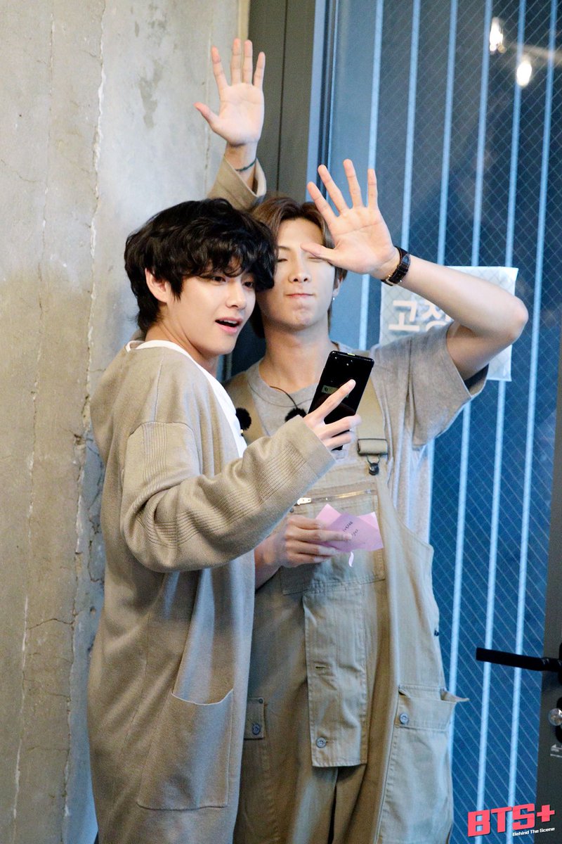 cheeriegigi's tweet photo. •✨ Fotos detrás de escenas RUN BTS ✨
 [capitulo detrás de escenas cada viernes]
             —Hilo EP.119 📸—
#BTS #RunBTS119 #BTSARMY 

•Mina🍉 https://t.co/03LvHeG1B3