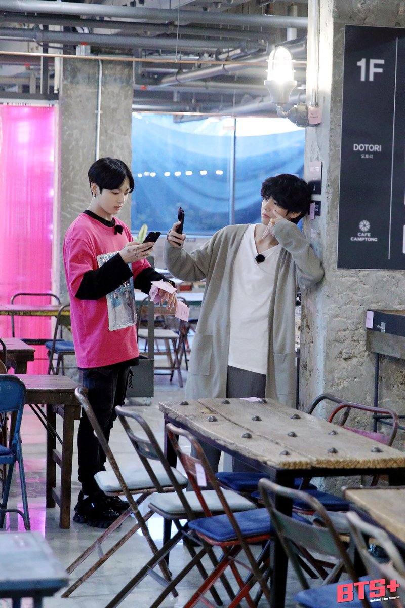 cheeriegigi's tweet photo. •✨ Fotos detrás de escenas RUN BTS ✨
 [capitulo detrás de escenas cada viernes]
             —Hilo EP.119 📸—
#BTS #RunBTS119 #BTSARMY 

•Mina🍉 https://t.co/03LvHeG1B3