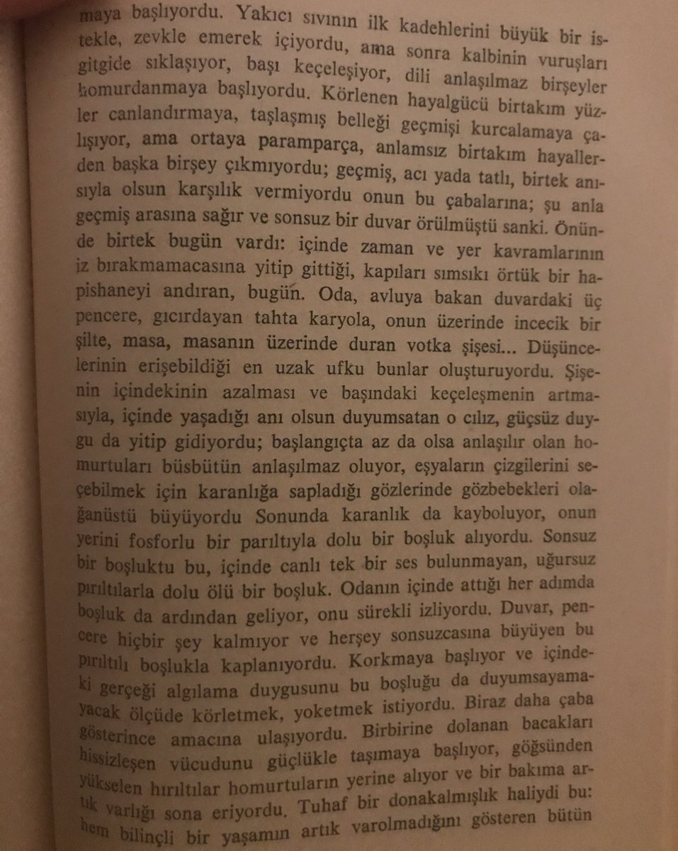 misksigiri's tweet photo. Sabah gün doğarken gözlerini açtığında kendisiyle birlikte keder, tiksinti ve nefret de uyanıyordu. https://t.co/r4beCSCU95