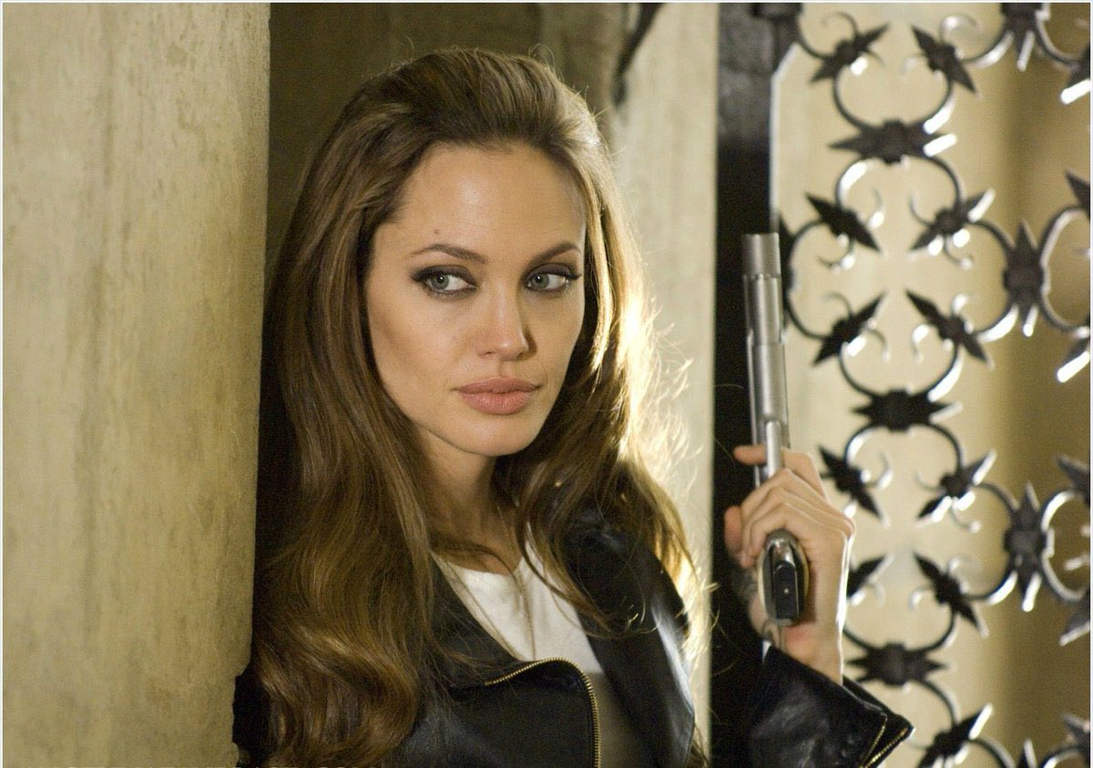 lis on Twitter: "angelina jolie in action movies is top tier and nobod...