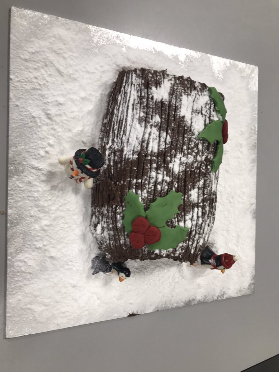 QehsGCSEFood's tweet photo. Year 10 getting into the Christmas spirit this week with some fabulous chocolate logs 🎄🎊 https://t.co/tnKjPKLnYx