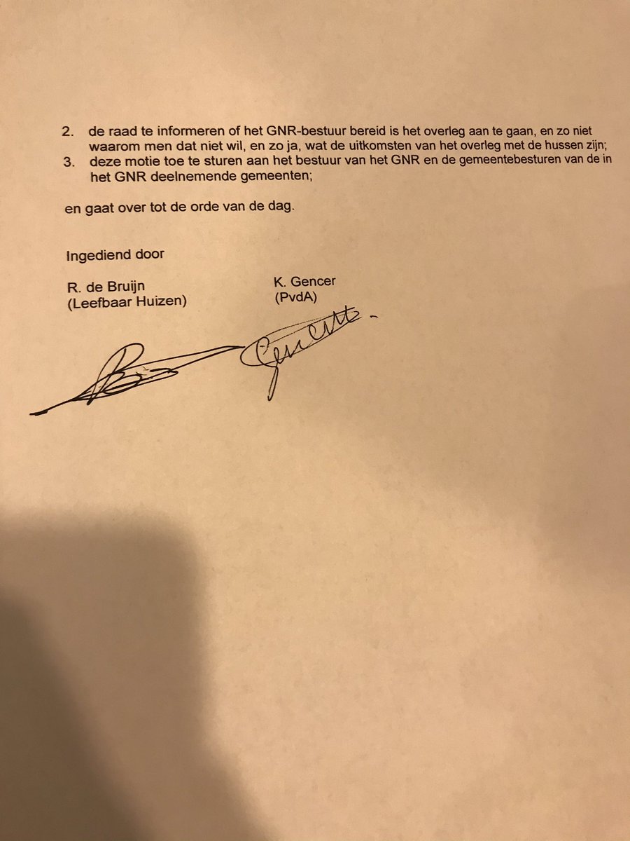 Samen met de <a href="/PvdAHuizen/">PRO Huizen</a> een motie ingediend met het verzoek dat GNR in overleg met de hussen (honden uitlaat service) alternatieven gaat onderzoeken ipv hussen (met meer dan 3 honden) te verbieden op alle GNR terreinen. Met alleen steun van de VVD is de motie niet aangenomen.