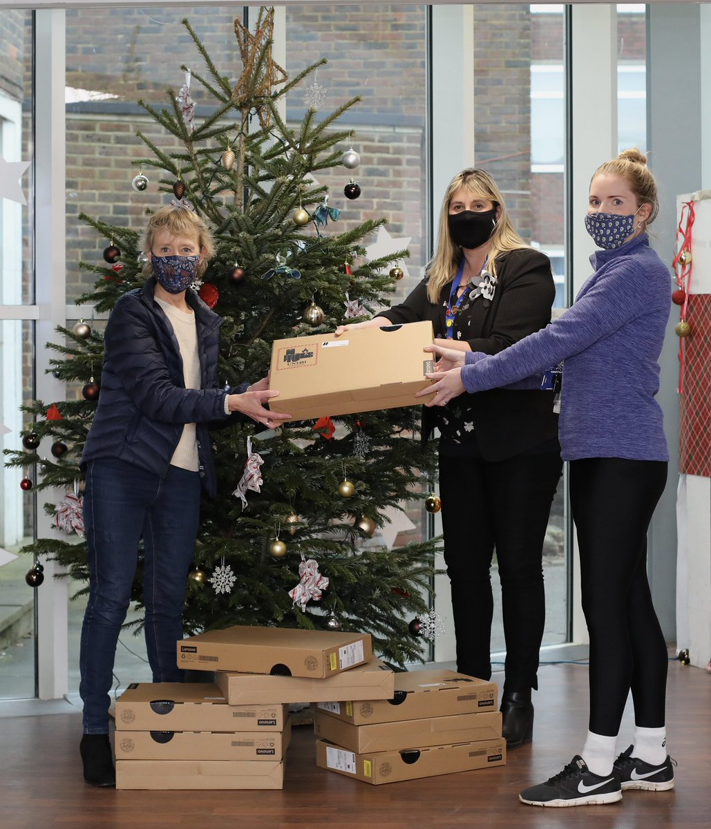 woodcotehigh's tweet photo. We are very grateful to Miss Davies and @Fidelity_UK for their generous donation of laptops today, which will be of great benefit to students whose learning may have been at a disadvantage. Thank you! 💻 #wearewoodcote #fidelityuk #weloveourcommunity https://t.co/4LefdJtKUC