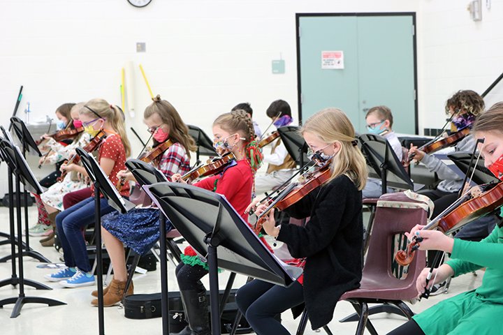 kerrvilleisd's tweet photo. Starkey Orchestra Spreads Christmas Cheer 
The sweet sounds of violins and Christmas music filled the cafeteria at Starkey Elementary School this morning as the Starkey Orchestra serenaded the school with Christmas music! #KISDBest #SESBest https://t.co/DQlYkhbJAJ