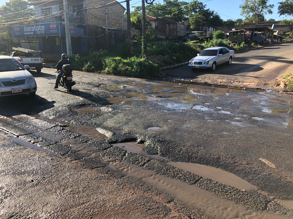 rickyalderete's tweet photo. Reclamo ciudadano: me dicen que hace 6 meses que está así esta intersección de las avenidas Avelino Martínez e Isla Po’i. Barcequillo, San Lorenzo. ¿Qué tal @MunicSanlorenzo? https://t.co/dei69mZI9f