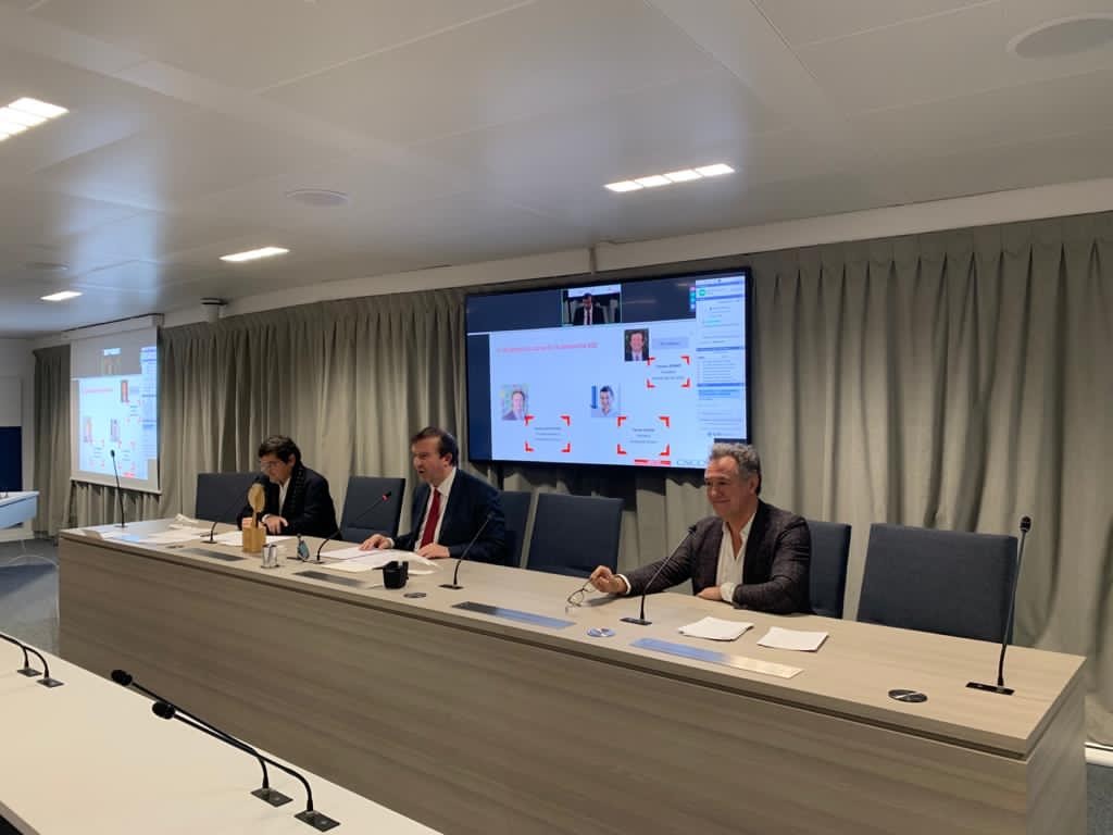 Début de la 1ère table ronde "Le dirigeant au cœur de la démarche #RSE" avec les participations de <a href="/JacHuybrechts/">Jacques HUYBRECHTS</a>, dirigeant fondateur d’<a href="/EntrepreneurAv/">Entrepreneurs d'avenir 🌱</a> et Claude Villain, président de l'<a href="/asso1nspire/">1nspire</a>, animée par <a href="/Francois_Jegard/">François JEGARD</a>.