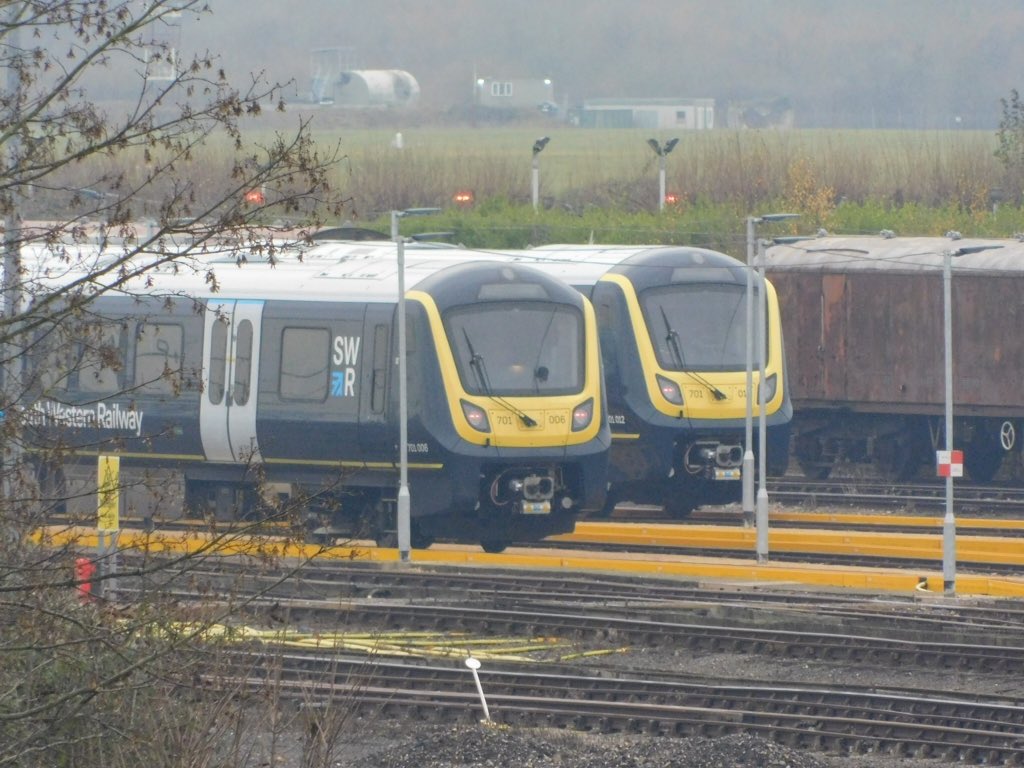 loypass_SCCar's tweet image. 🚈 We meet the Arterios at last. 701 011 - on test at #Micheldever - along with 006/012 basking at #Eastleigh are the first three ticks on this vast new fleet.
Been a crazy year, but we can now say the 2020s have arrived. @SW_Help #class701 #Bombardier #Arterio #spotting