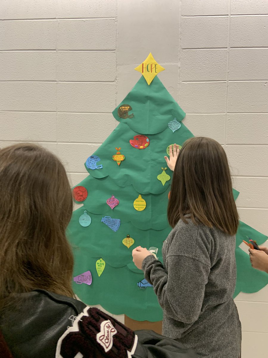 GatorPeerHelper's tweet photo. The Hope Tree is coming together! Don’t forget to bring your ornament to Mrs. Miller to share your hopes for 2021. 🎄🎄🎄 #hope #bethegood https://t.co/XOSLHJDroX