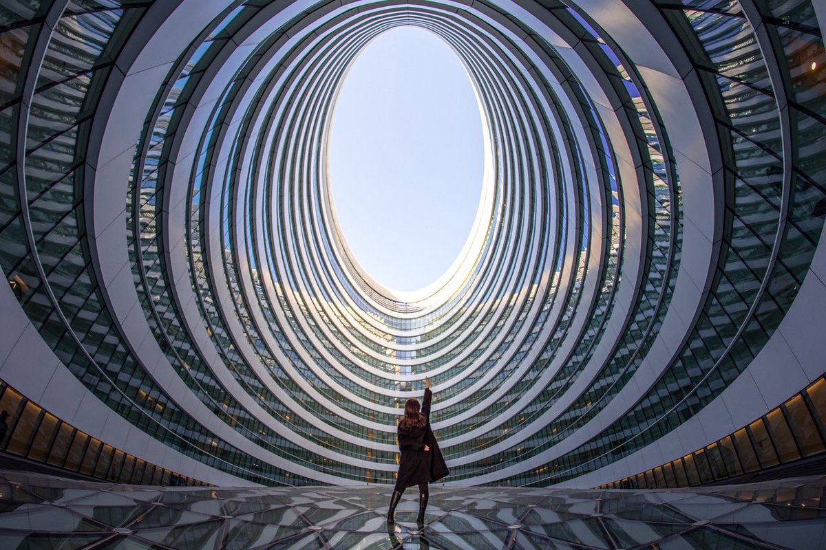 SOHO_China's tweet photo. Hands up all the way to the galaxy! #galaxysoho https://t.co/07dmy0F6Ft