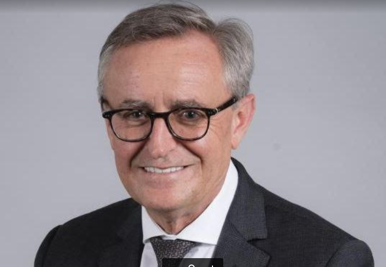 LopinionIndep's tweet photo. #Toulouse James Bond et groupes de rock, le #notaire Philippe Pailhès est passé à la question ! @PailhesPhilippe  https://t.co/gOid1w01Ju https://t.co/YJ9Xs47gR7