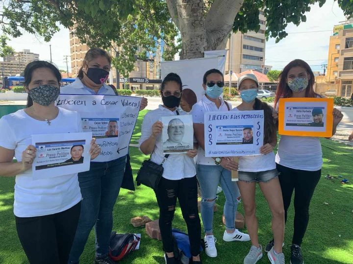 luzmerandreina's tweet photo. #LibertadParaHirtoHurtado
#LibertadParaLosPetroleros
#Pancartazo
@ForoPenal @LDanieri @Madepalmar @lauravalbuenam @alfredoromero @HimiobSantome @Almagro_OEA2015 https://t.co/lDRR31lQ45