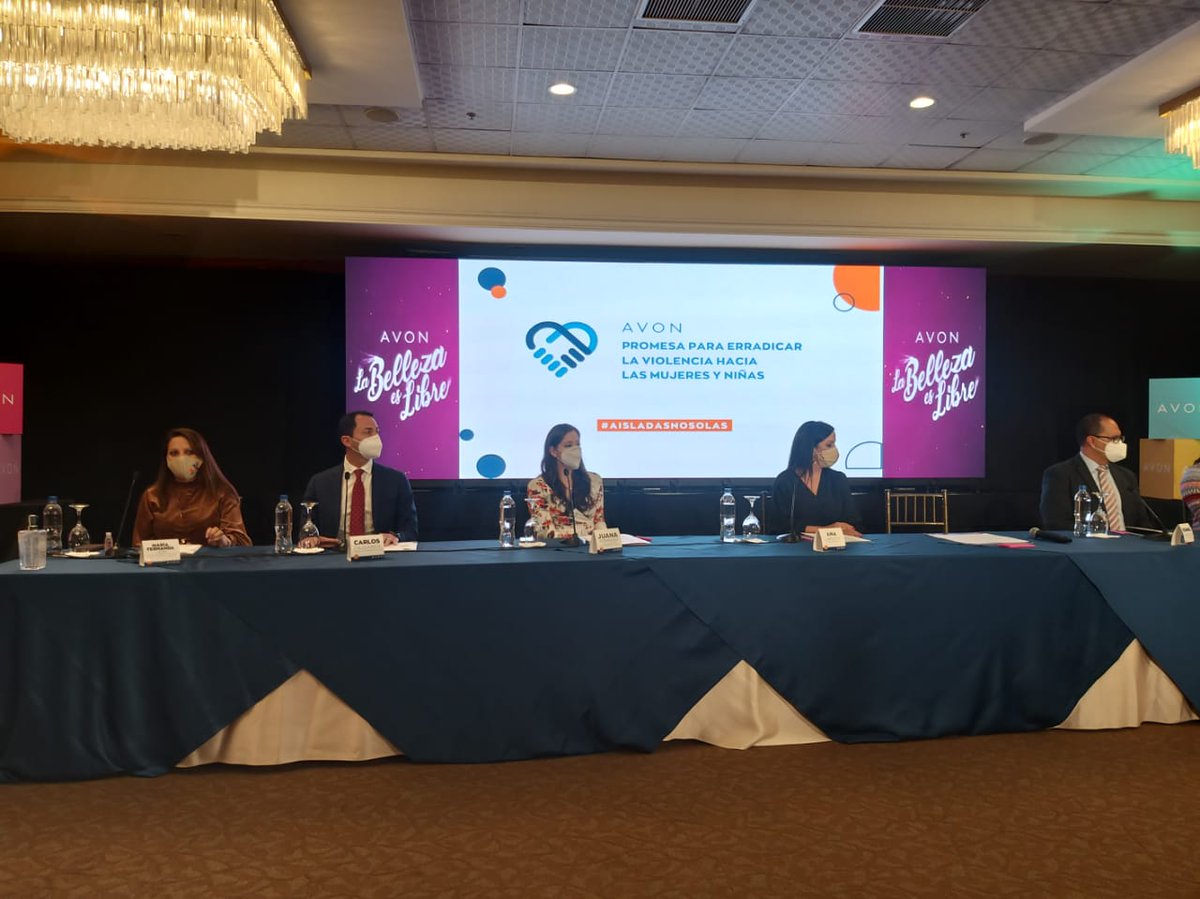 procosmeticosec's tweet photo. Nuestra Directora Ejecutiva @maferleonm asiste a la entrega del 'Protocolo de prevención, intervención y acompañamiento integral frente a casos de violencia basada en género' de nuestro asociado @AvonEcuador #AisladasNoSolas https://t.co/4H8yAmtGs3