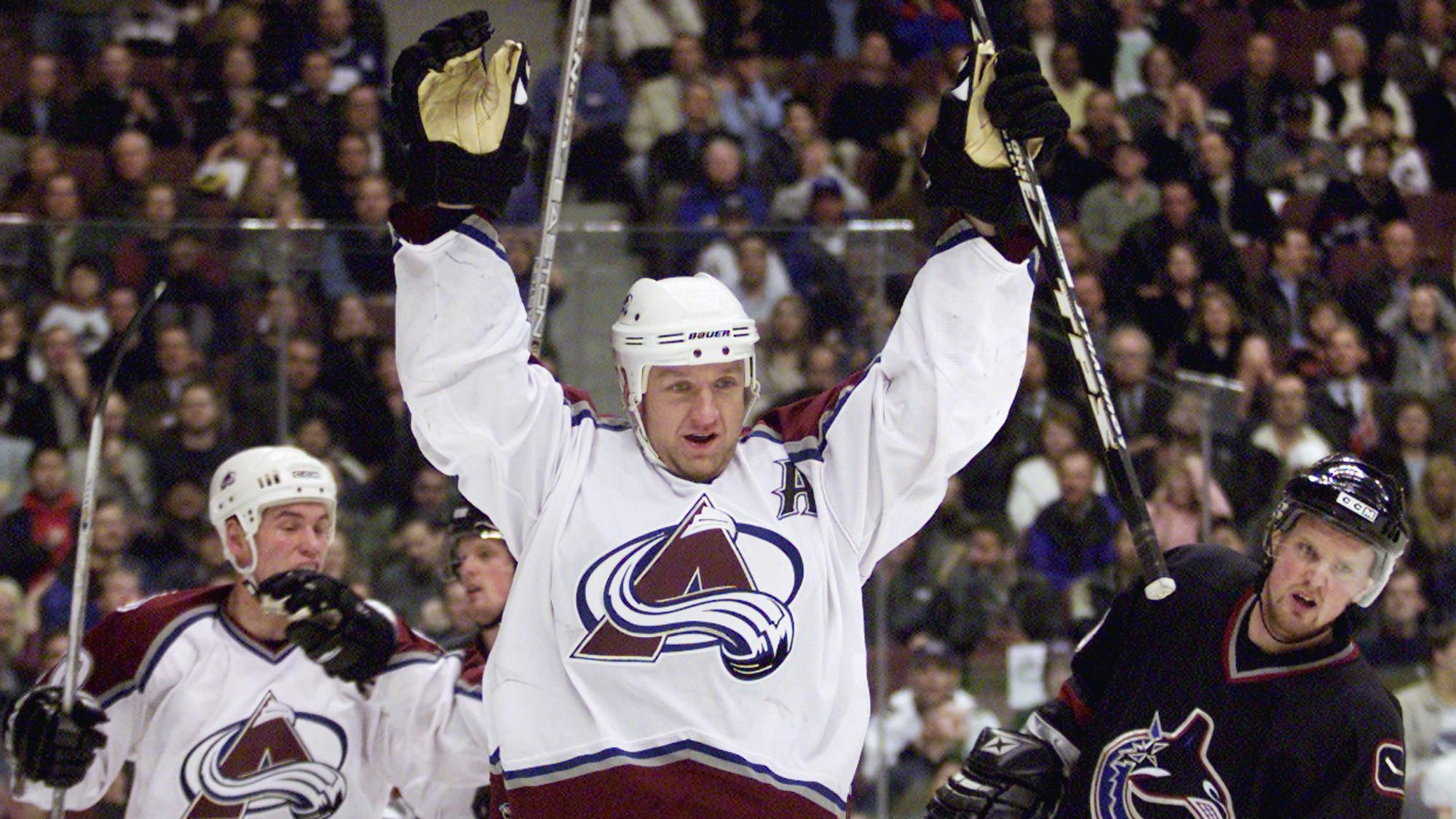 Happy 51st Birthday to Rob Blake! His 136 career power-play goals rank 3rd in history among defencemen. 