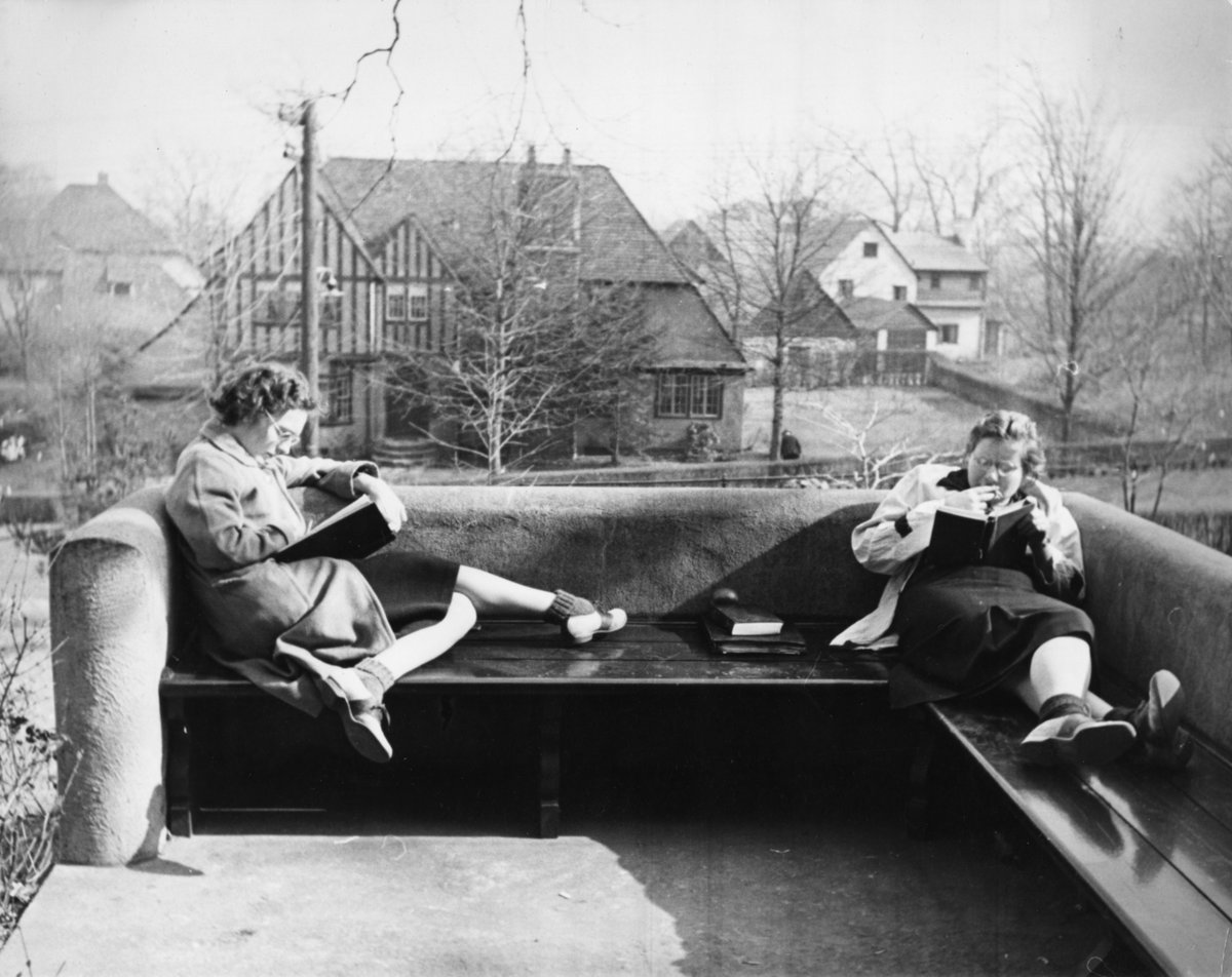 SLCLibrary's tweet photo. #tbt Leah Levinger '39 and Jeanne Newhall '39 taking a study break  in 1937. 

Photo courtesy of the Sarah Lawrence College Archives

#slctogether #sarahlawrence #academiclibraries #throwback #archives https://t.co/FfHrc9UiP3