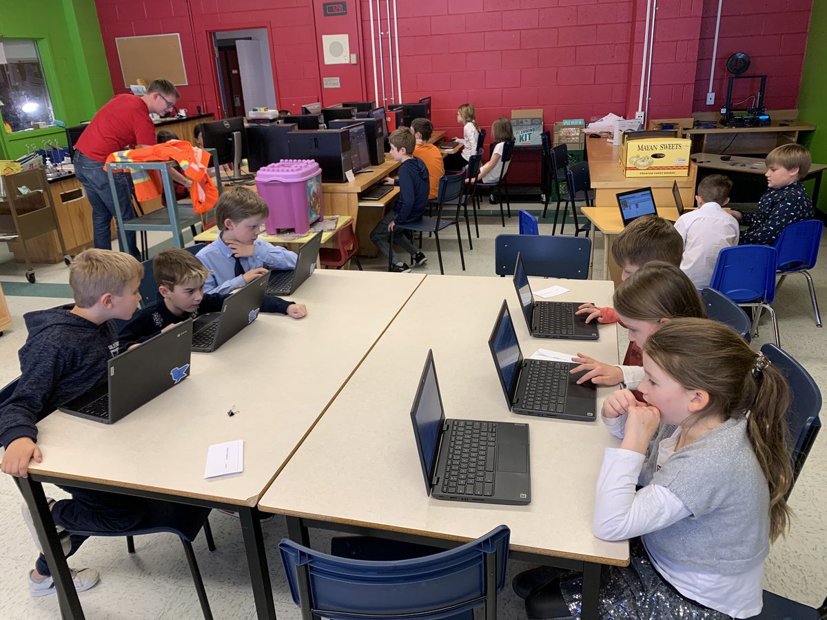 MQPGrade3's tweet image. Having a creative time with Mr. Walter working on our coding skills! 💻 #CodeWithTESIC 
@MQPSchool @NLESDCA