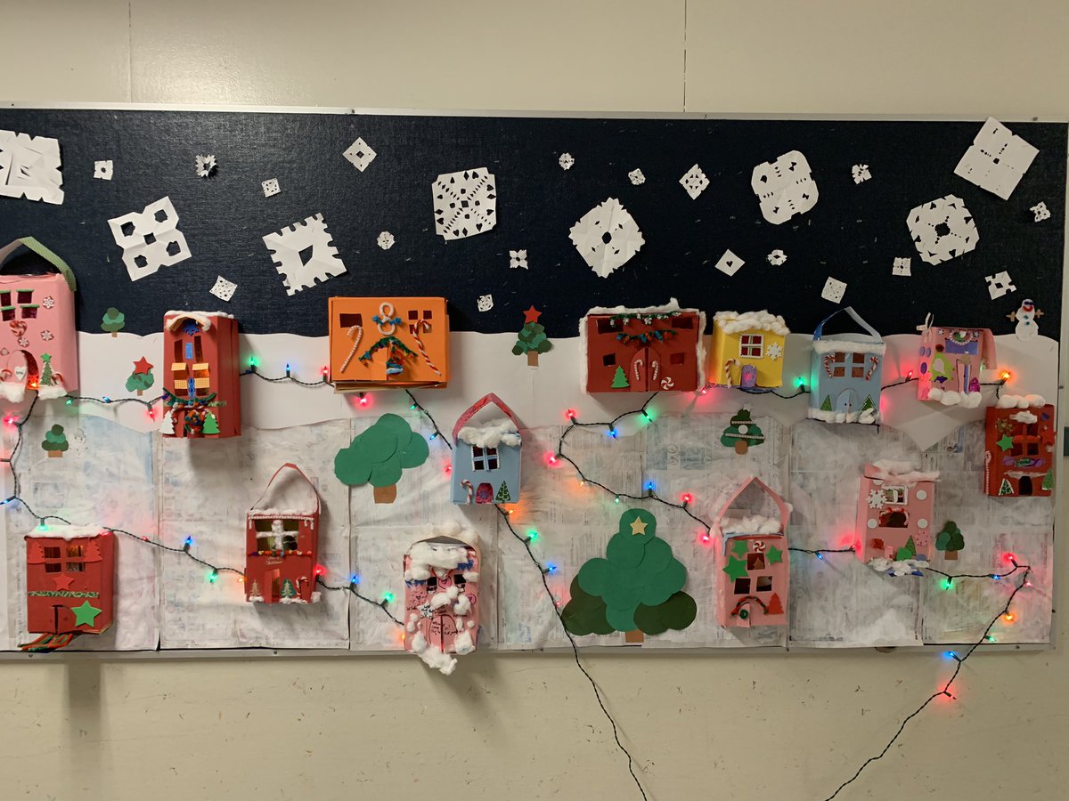 Thank you division 12 for this beautiful display <a href="/MmeKunc/">Sarah Kunc</a> #holidayspirit