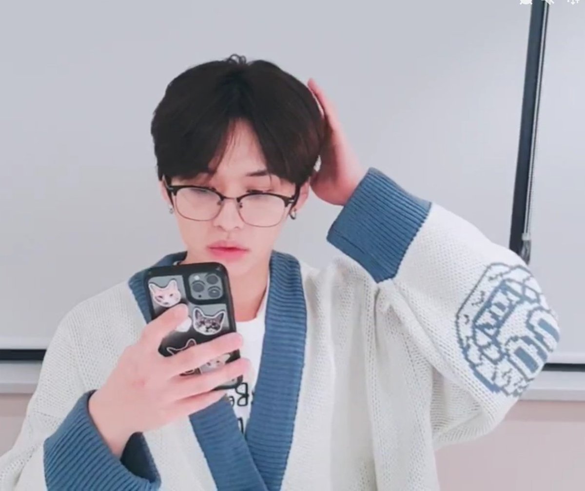 LeeKnowMiau's tweet photo. Estamos todos de acuerdo que minho con lentes es lo mejor?
@Stray_Kids  #minho https://t.co/zSOsCNQsja