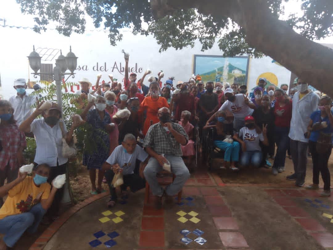 MSomosVFALCON's tweet photo. se llevó a cabo la atencion especial a nuestros adultos mayores de la casa del abuelo Agustín medina del municipio Falcón Una atención integral para todos ellos por parte de Movimiento Somos Venezuela, Sistema de Misiones, Alcaldía, Medicos, Estilistas, organizaciones privada https://t.co/hUzM5YUMCi