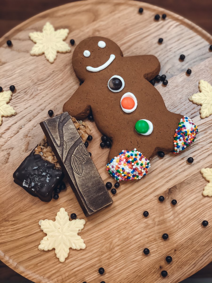 FairmontEmpress's tweet photo. We partnered with @uwgv & @devinespirits to help host Greater Victoria’s largest virtual holiday office party! Our pastry team had a fun time helping make the event even sweeter with these treats! https://t.co/5G0eIRC1bK
#SolidarityWeek2020 #ALLInSolidarity @AccorSolidarity https://t.co/95fZFKV3r4