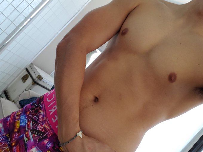 You can have a full sexting session with me ?
?
Unlimited Pictures and Videos ??
100% Kink friendly ??