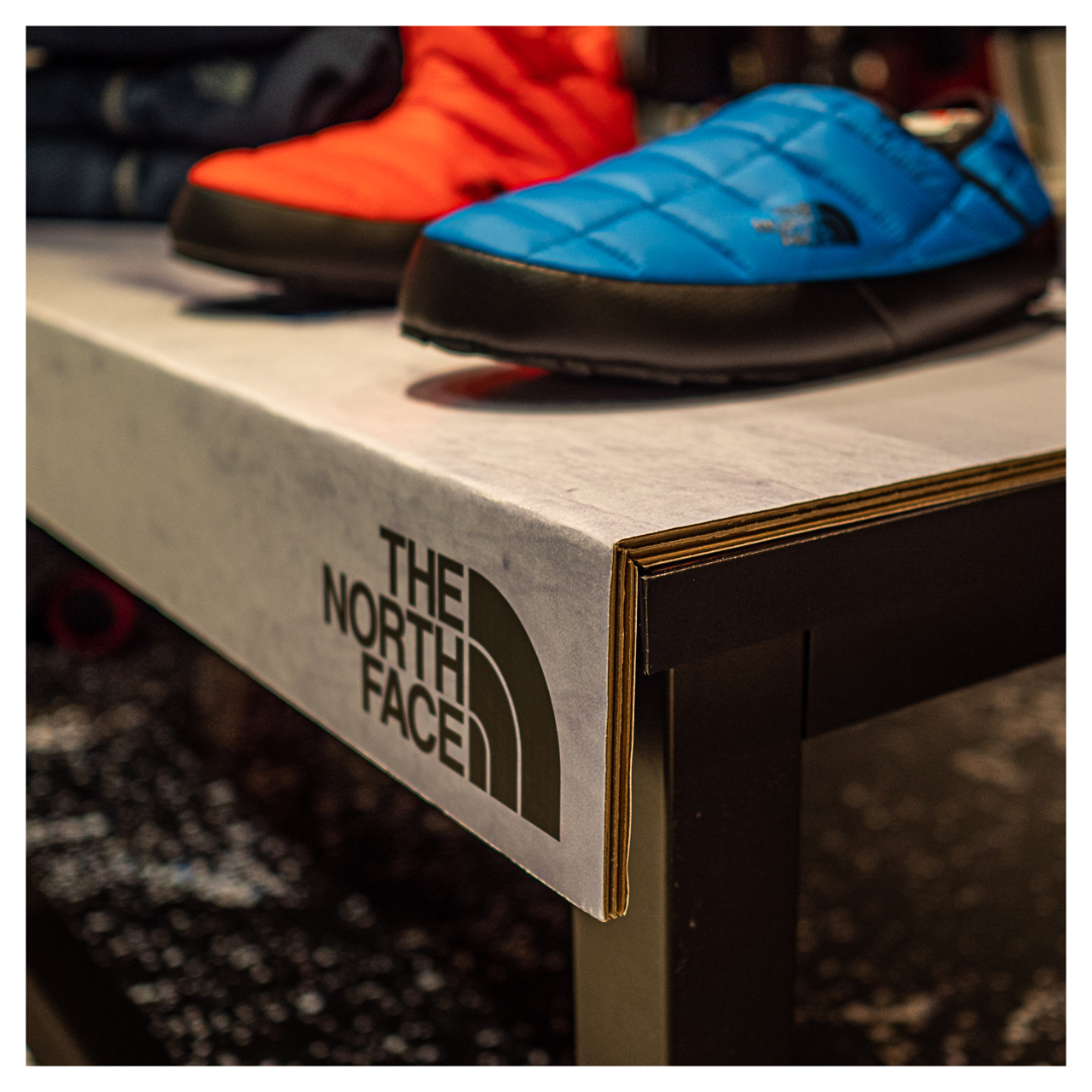 thebigprintshop's tweet photo. Nuestro último trabajo para The North Face. Una pop up store en ECI Sanchinarro, enfocada en la temporada de esquí. El 100% de los materiales empleados son 100% ecológicos. Tanto el cartón empleado, como el textil, están impresos con tintas libre de PVC. #somosbig #thenorthface https://t.co/gWfnVfFCeu