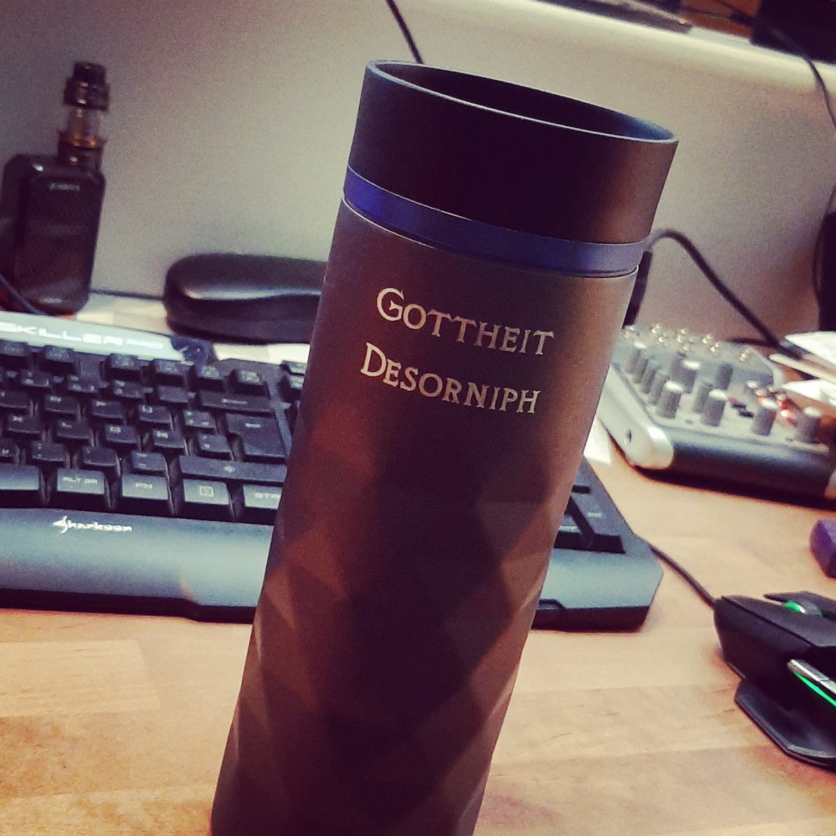 desorniph's tweet photo. Neue Trinkflasche angekommen ^^ https://t.co/PagbqJ7Mbd