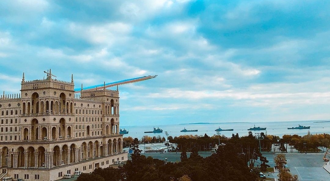 Üç rəngli bayrağınla məsud yaşa 🇦🇿❤️