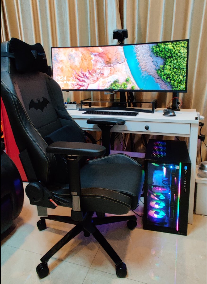 mrifai's tweet photo. it's been 2 months and proven very comfy. #secretlab https://t.co/SWGuGggVsv