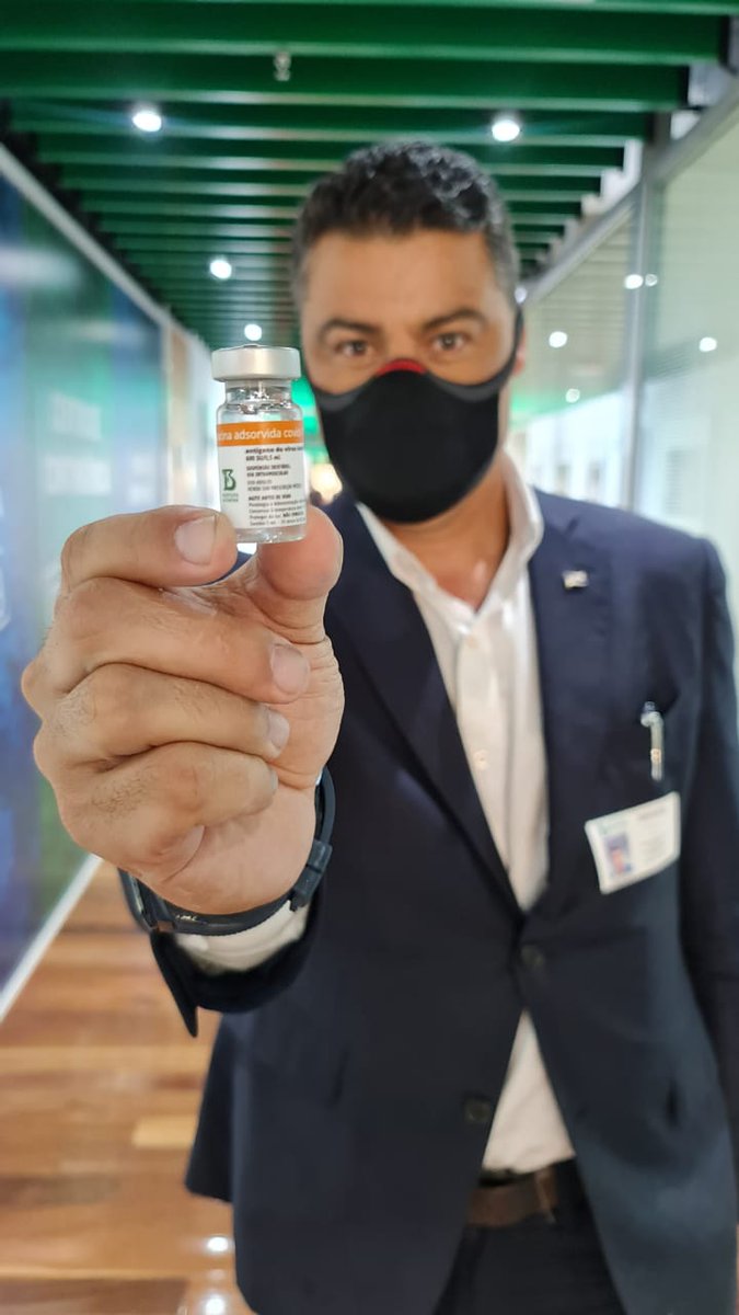 marcelorangel1's tweet photo. Em Instantes assino o protocolo de intenções para que Ponta Grossa receba o primeiro lote da Vacina produzida no Brasil pelo Instituto Butantan.. Estou agora visitando a fábrica mais conceituada do Brasil em produção de vacinas.em instantes alguns registros.
A esperança do mundo. https://t.co/66NLx6hnkN