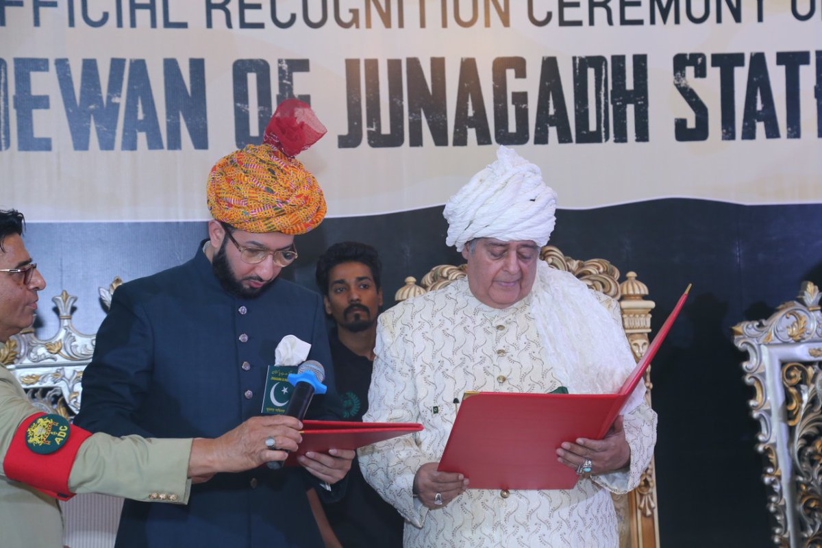 Muhamma60023979's tweet photo. Sahibzada Sultan Ahmed Ali (Chairman MUSLIM Institute) has been officially recognized Prime Minister of Junagadh State
@SultanAhmadAli
#جوناگڑھ_ہے_پاکستان
#جوناگڑھ_کا_وزیراعظم https://t.co/3UvOwC7wSp https://t.co/kBCu7X5byg