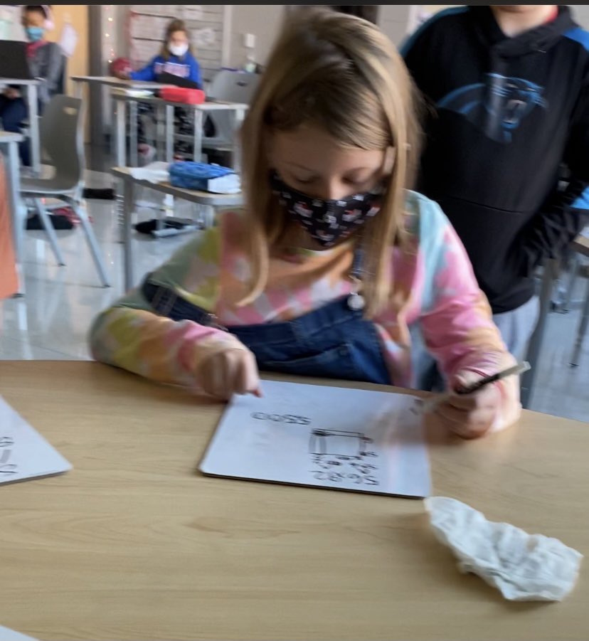 Lindsay Davis tweet media