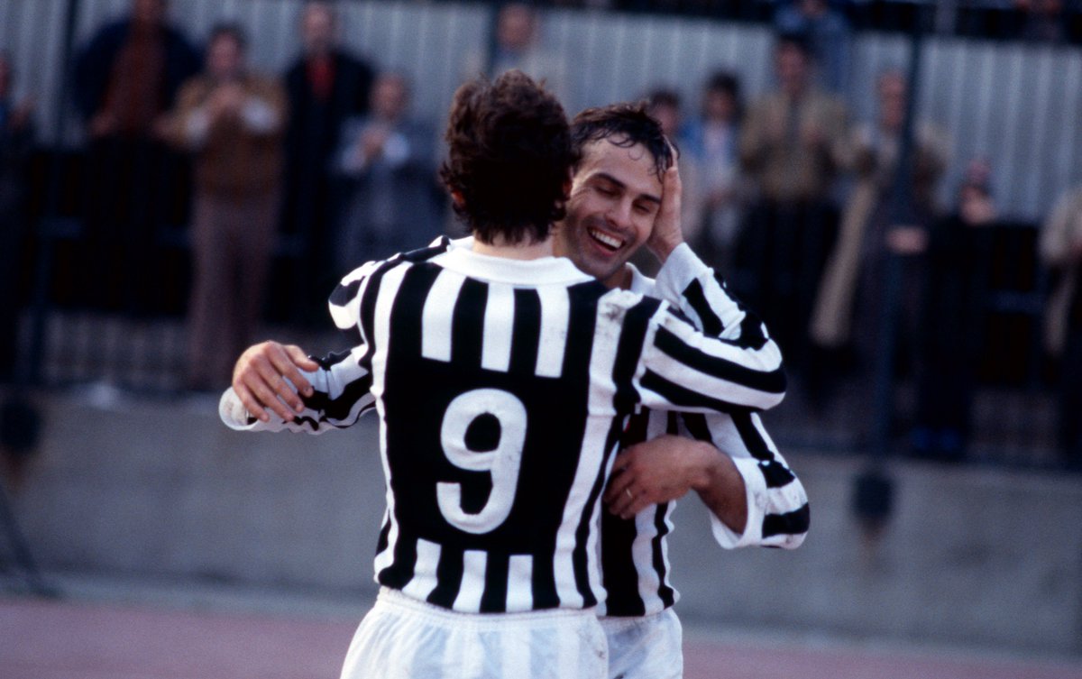 Se avete trovato il poster di quella Juve magnifica, apritelo, e salutate in modo speciale quel ragazzo con il nove sulle spalle. 

Perché come lui ne nascono pochi.

#CiaoPaolo