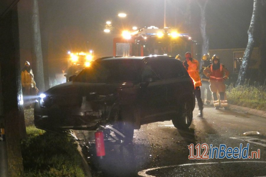 Auto vliegt in brand na aanrijding in #Spier. 112 in Beeld.