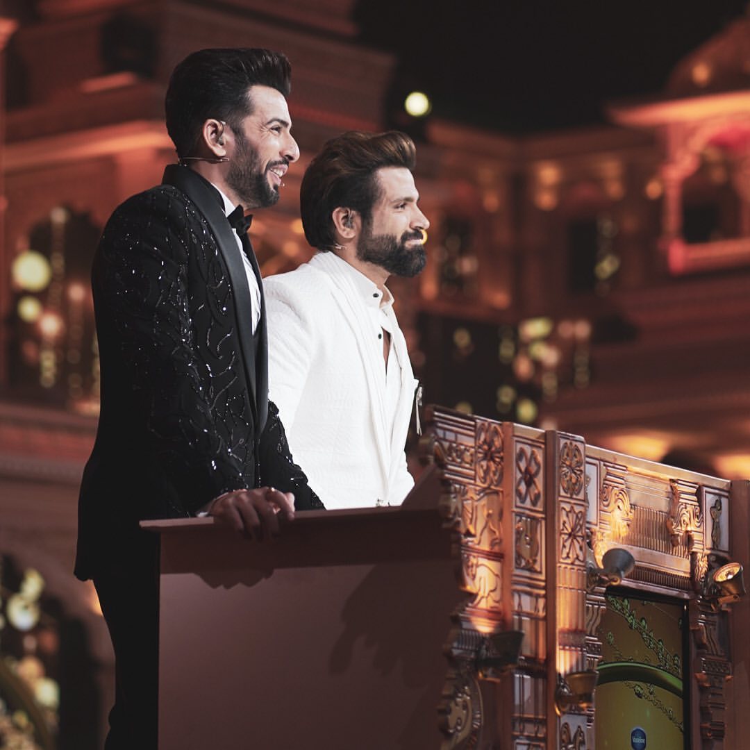 AshvikRithAsha's tweet photo. @saanchivi post"dashing dynamic behind a successful show #menstyle #tuxedo #tuxedosuit #stage #stagelook #zra "@rithvik_RD @jaybhanushali0 https://t.co/aV9TSZg1vp https://t.co/qaG0gOPwpE