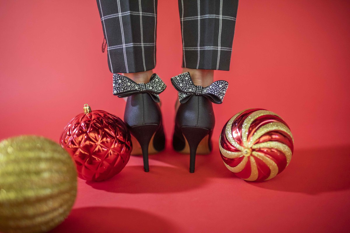 JReneeShoes's tweet photo. This gift already comes with a bow! https://t.co/65gi1j9RLz