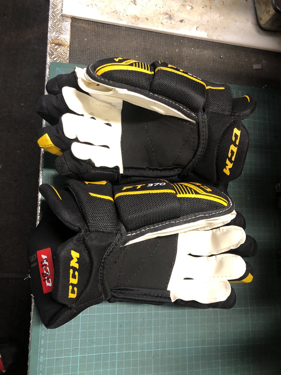 BreakawaySR's tweet photo. #TodayAtBreakaway when a regular customer requests a layer of black clarino on their palms, #MakeItHappen #Repalm https://t.co/vHWTErHKU7
