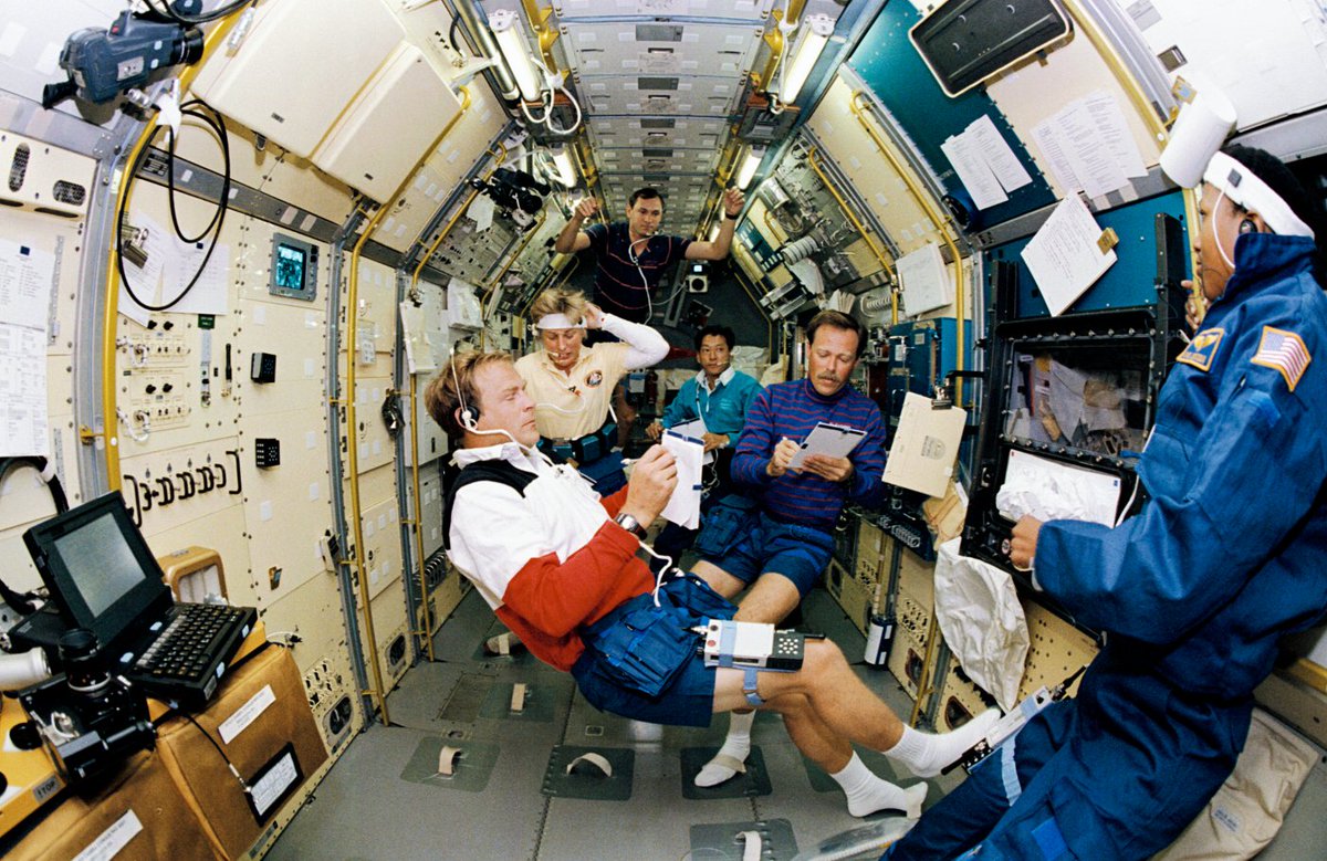 SpaceAboveUs's tweet photo. STS-47 is here and with it, a bunch of firsts, an alarming number of hornets, and a ton of science. 50 shuttle missions already! Time flies fast in low earth orbit. #STS47 1/4 https://t.co/kitSMZUEw9