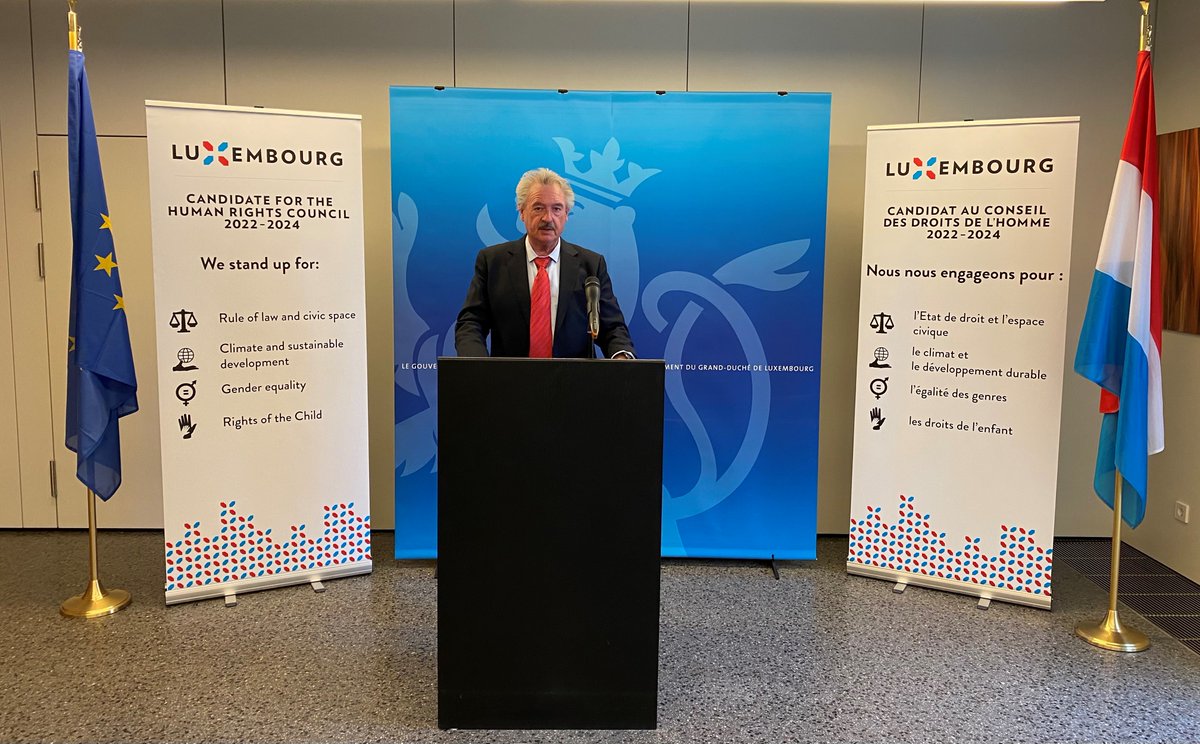 MFA_Lu's tweet photo. Le ministre #Asselborn a présenté lors d'une conférence de presse les quatre priorités pour lesquelles le #Luxembourg s’engage en vue de l'élection au Conseil des #Droitsdelhomme 🇱🇺🇺🇳

▶️ Communiqué : https://t.co/lMi4hEMc75
▶️ Brochures de campagne : https://t.co/ZYzr0vsQYt https://t.co/4eKUW3PV6j