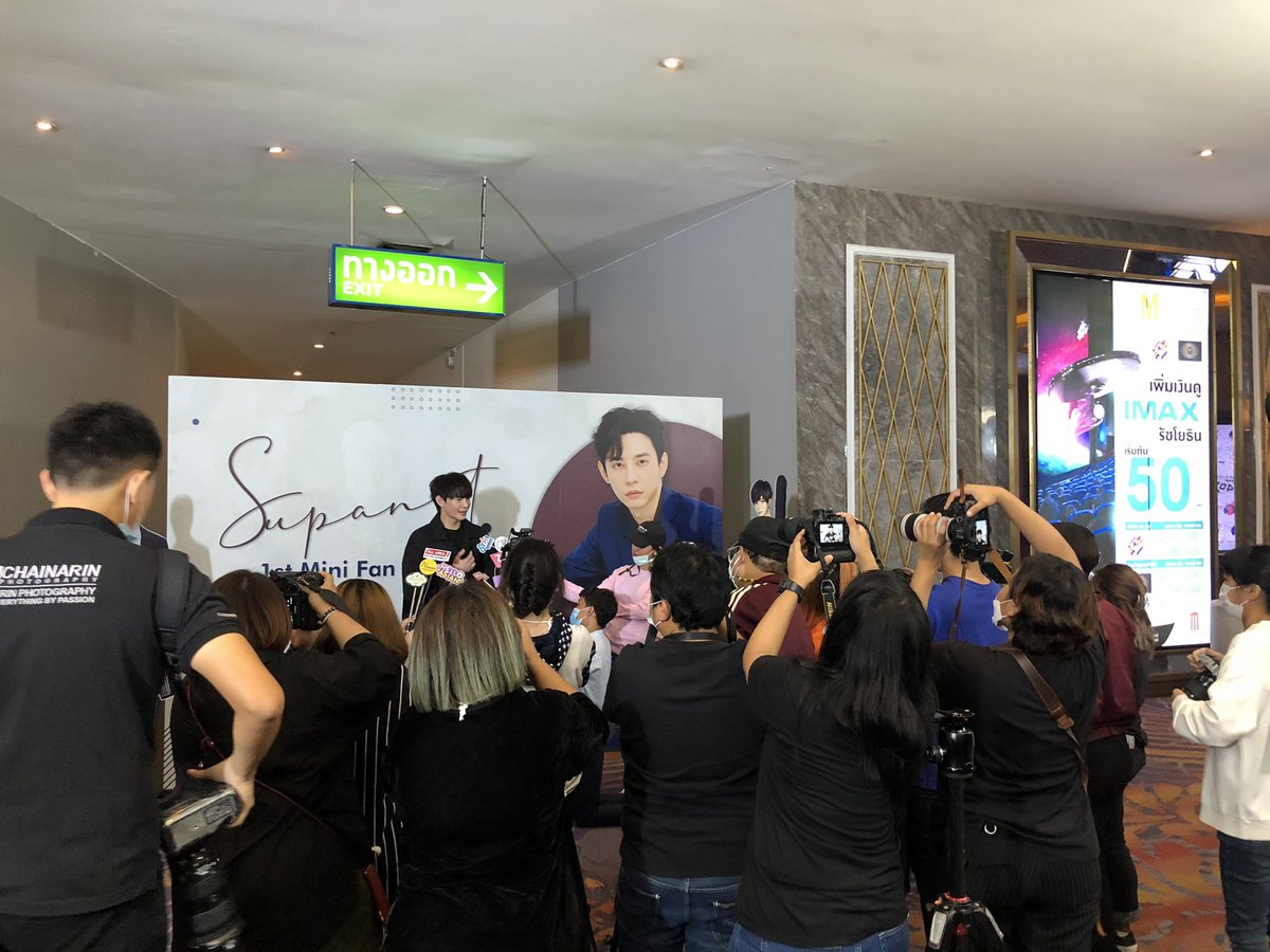 SupanutSupport's tweet image. มิ้มขอขอบคุณพี่ๆสื่อ ทุกคนมากๆนะคะ 
ที่ให้เกียรติมาในงานของนัท พี่ๆรอ สัมภาษณ์กันนานมากๆ แต่ก็ยังรออย่างใจเย็น ขอบพระคุณมากๆจริงๆ ค่ะ และพี่ๆสื่อด้วย มาช่วยพวกมิ้มยกของช่วยดูน้องนัทด้วย มิ้มกราบบบแทบอกตรงนี้เลยค่า 🙏🏻🙏🏻
 #Supanut1stMiniFanParty