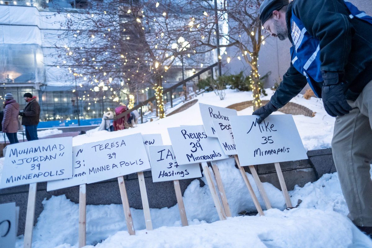 The deadline to submit a Homeless Memorial remembrance recording has been extended to Friday, December 11 at 3:00 p.m. To share a remembrance or learn more about the Homeless Memorial Virtual Service on December 17 at  7 p.m., click here: bit.ly/3njEyFT