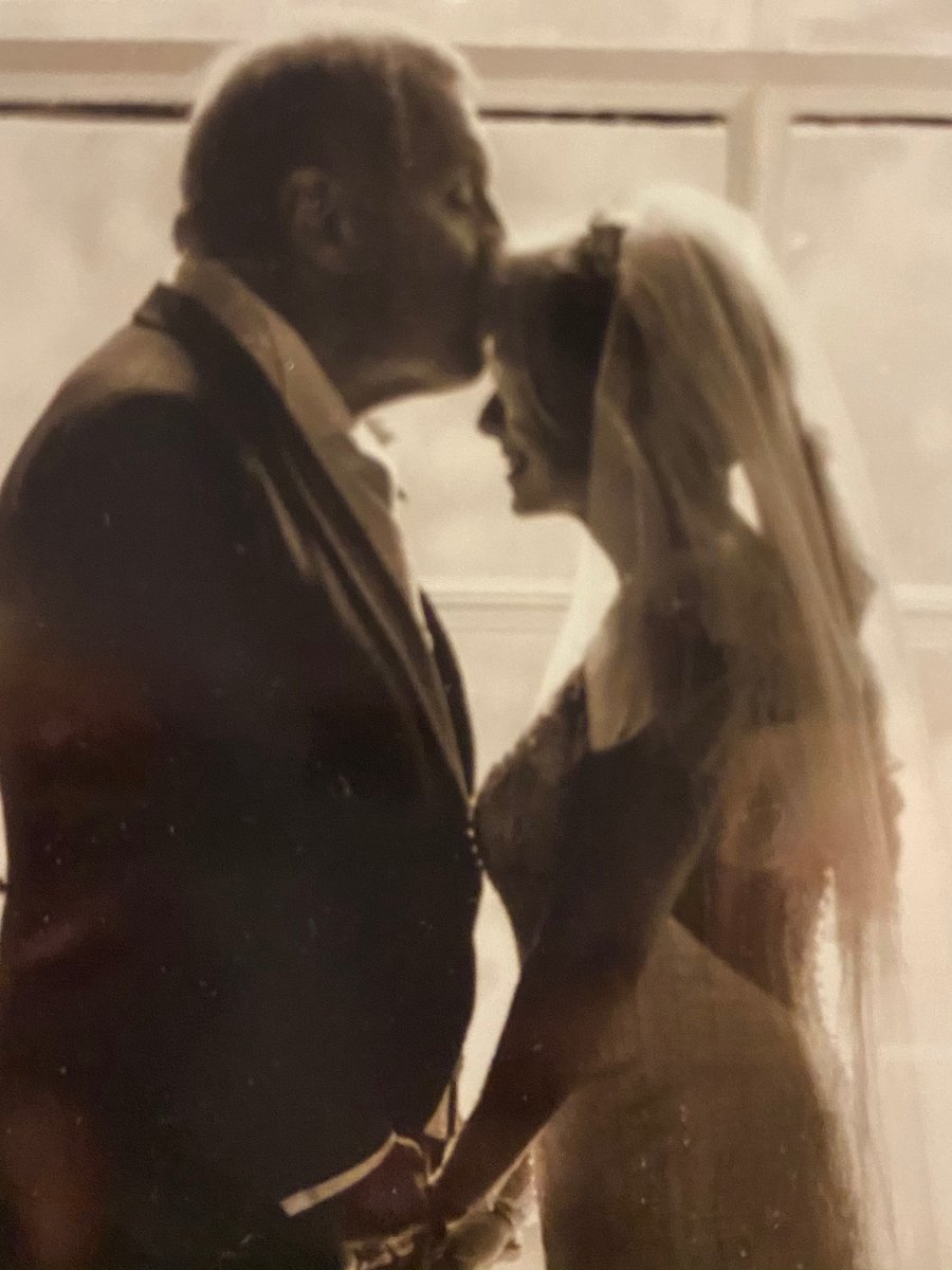 Peter_Shilton's tweet image. Celebrating our wedding anniversary with the adorable Mrs S 💕 x she’s beautiful with a heart to match