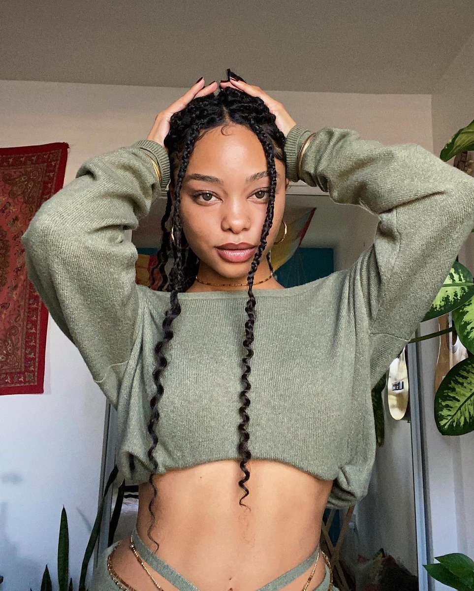 GUESS's tweet photo. cozy is the new sexy 💚 shop our fav cozy set in 5 color ways: https://t.co/CM429XcBth    

(📸: adrnite) #LoveGUESS #GiftMeGUESS https://t.co/sjKIXg03W5