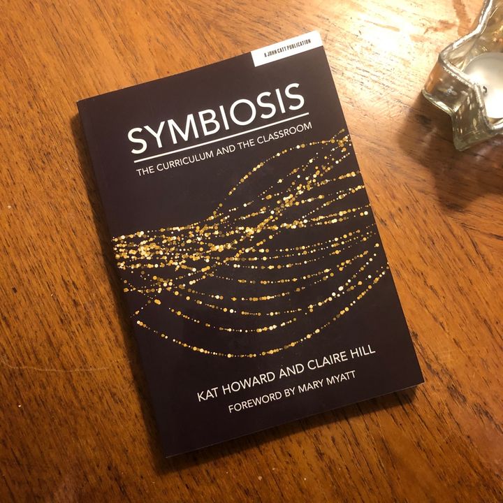 GIVEAWAY!
Throughout the month of December, we are giving away some books!
This week the brilliant 'Symbiosis The Curriculum &amp; The Classroom' by <a href="/SaysMiss/">Kat Howard</a> and <a href="/Claire_Hill_/">Claire Hill</a> 
To win, simply like and RT this tweet.
A winner will be selected randomly at 9pm on Monday 14th December.