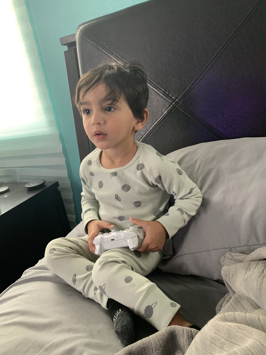 amberrocha's tweet image. Liam’s first time playing Fortnite. My little gamer baby won! #FutureStreamer