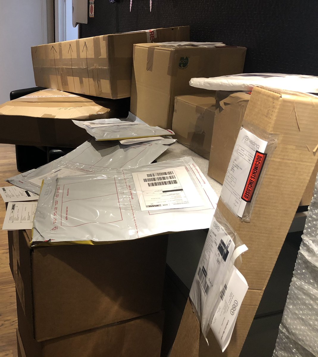 shielding_sol's tweet image. Such a busy despatch day today at #shieldingsolutions The DHL driver couldn’t quite believe how much there was! 📦📦📮