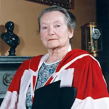 Her application was turned down (despite holding a  #maths degree from the University of London) because she was  #married, the school felt that it would not be "nice" to have a pregnant teacher if she started a family. 2/11 #IrishWomenInHistory  #NollaigNamBan
