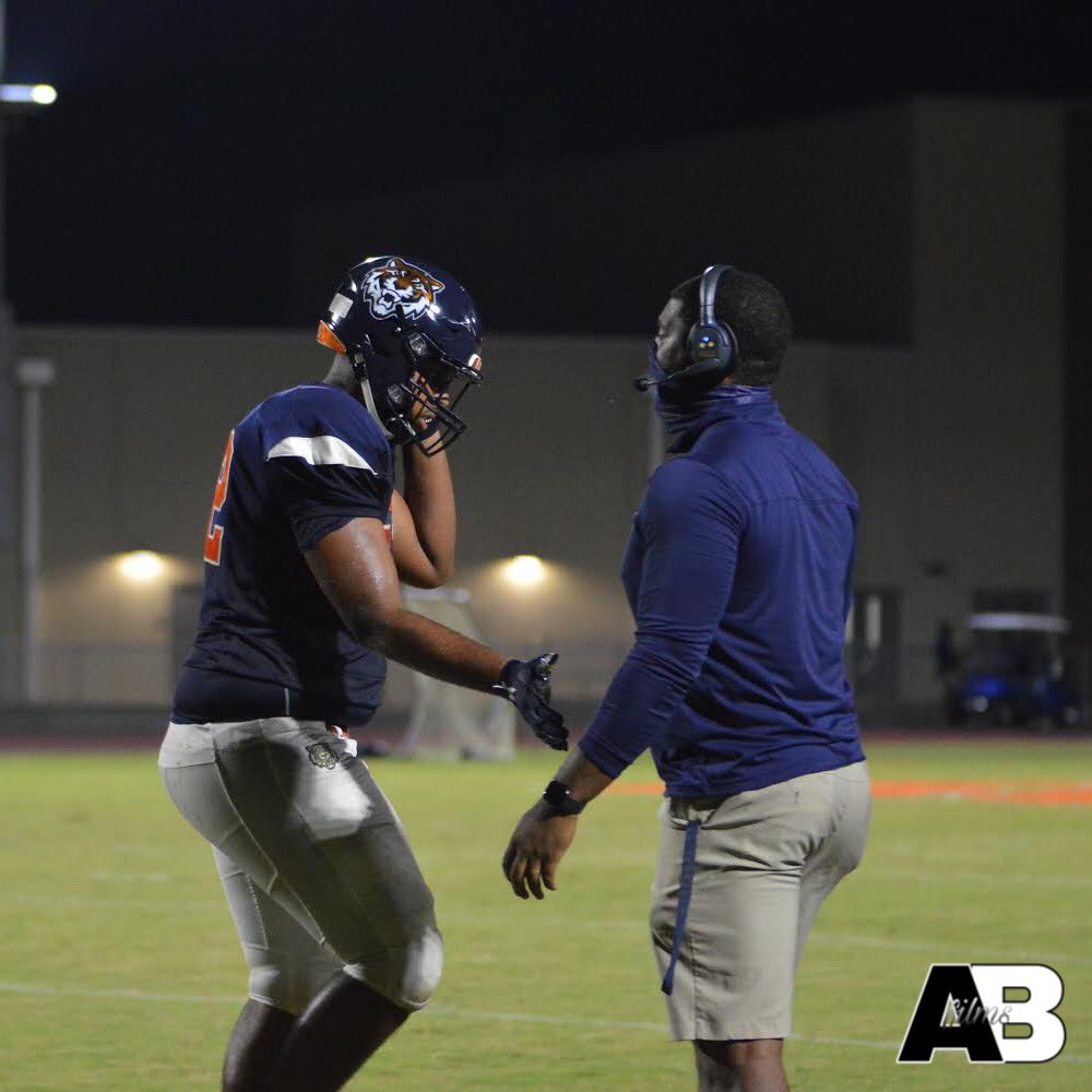 DeljesusJulio's tweet photo. I love this man to death, thank you for everything coach ❤️ @CoachDeas_ https://t.co/yJDzUAD2fG
