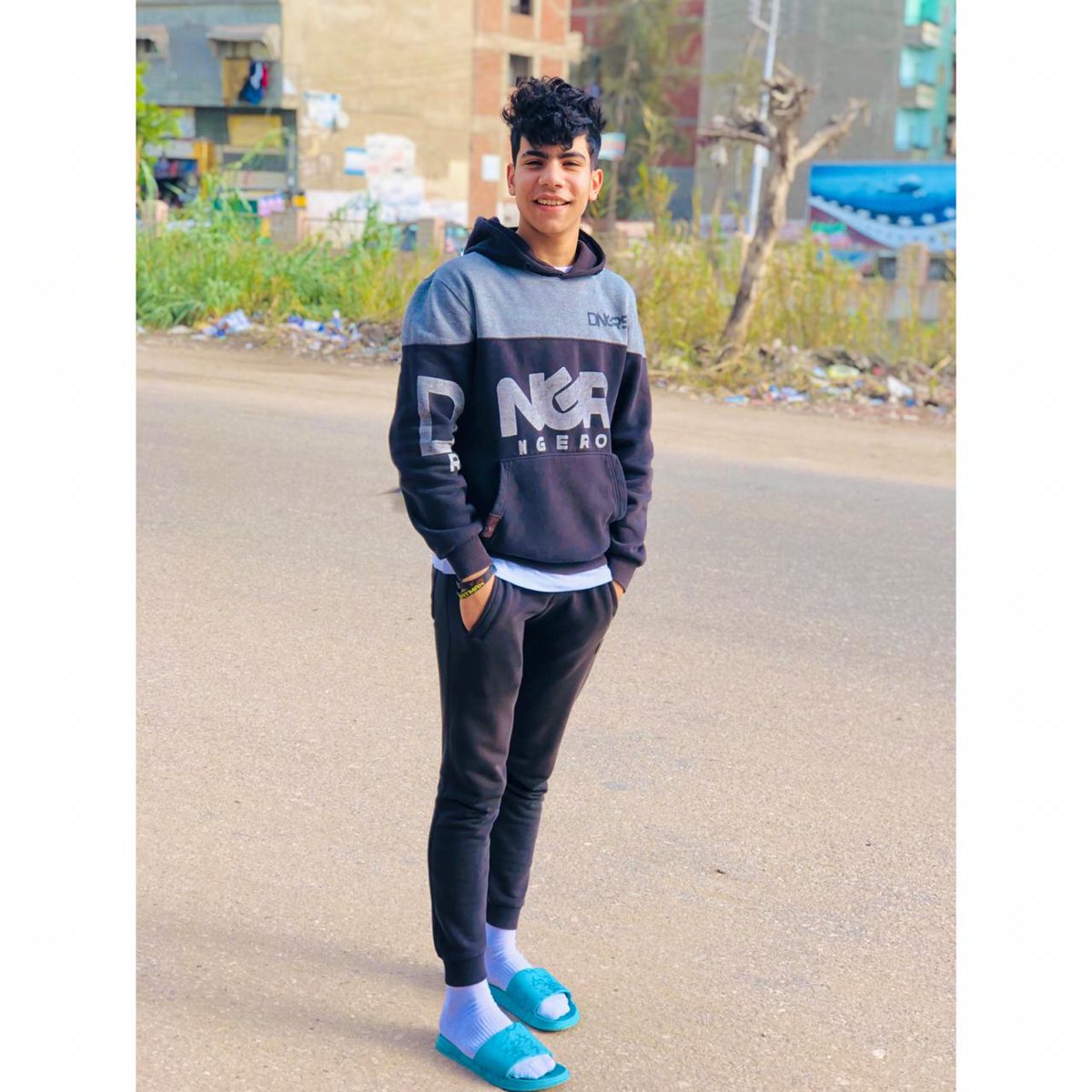 عيش كما شئت ف انت راجع كما جئت🖤😉.!